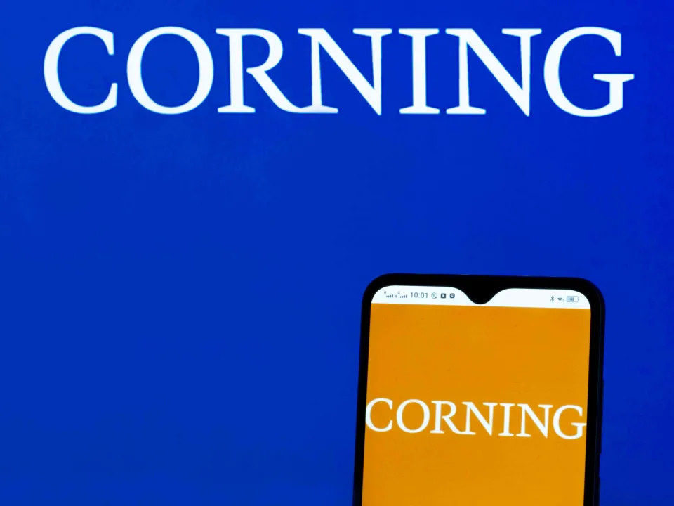 Corning Stock Rises After Mizuho Upgrade Highlighting Growth Driven by Data Centers