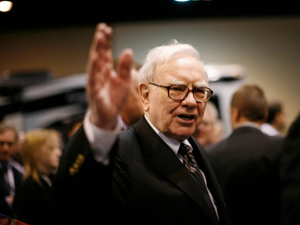 Warren Buffett dumped stocks, built a $300 billion cash pile, and updated his death plan in 2024. Here are his 6 highlights.