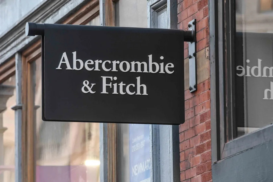 Abercrombie & Fitch Stock Plunges as Outlook Underwhelms