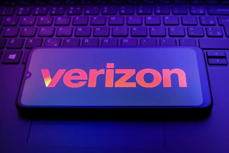 Verizon outperforms earnings expectations — and the stock climbs