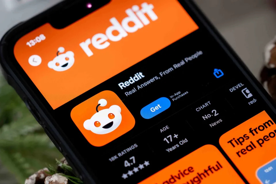 Reddit Stock Tumbles as User Growth Misses Expectations