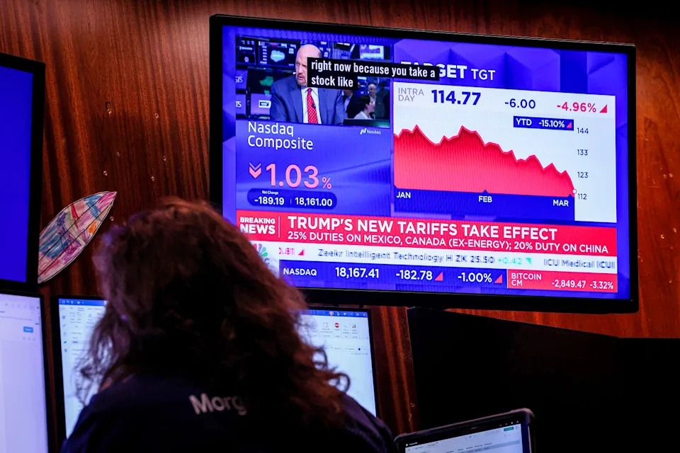 Stocks tumble for second-straight day as tariffs take effect